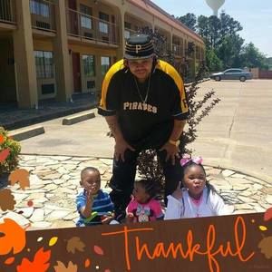 Meet your Posher, Leon